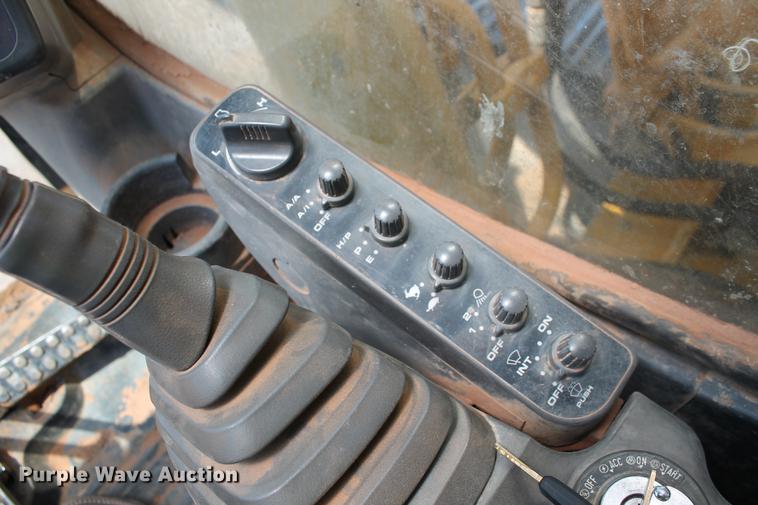 image for item DD4955 2005 John Deere 200C LC excavator