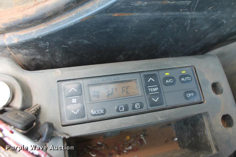 image for item DD4955 2005 John Deere 200C LC excavator