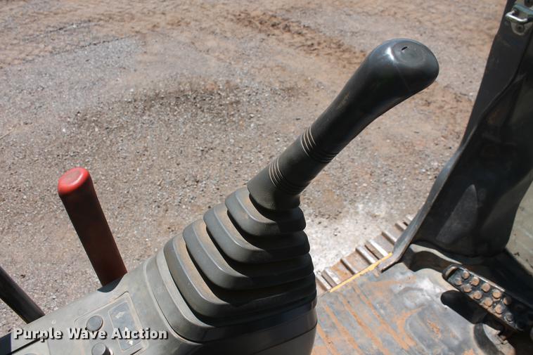 image for item DD4955 2005 John Deere 200C LC excavator