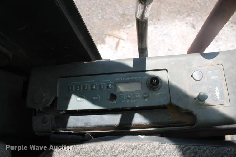 image for item DD4955 2005 John Deere 200C LC excavator