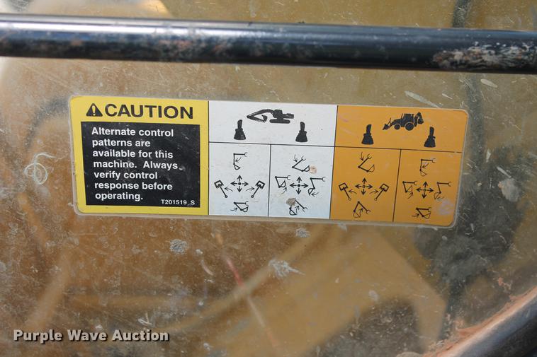 image for item DD4955 2005 John Deere 200C LC excavator