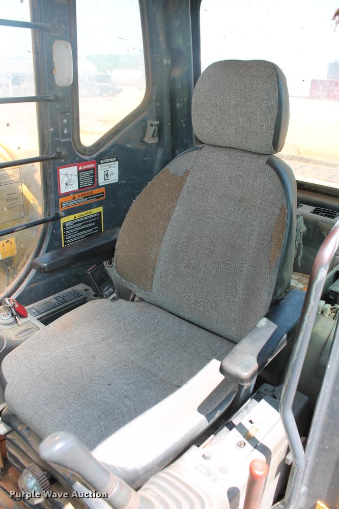 image for item DD4955 2005 John Deere 200C LC excavator