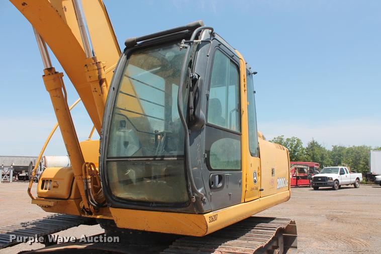 image for item DD4955 2005 John Deere 200C LC excavator