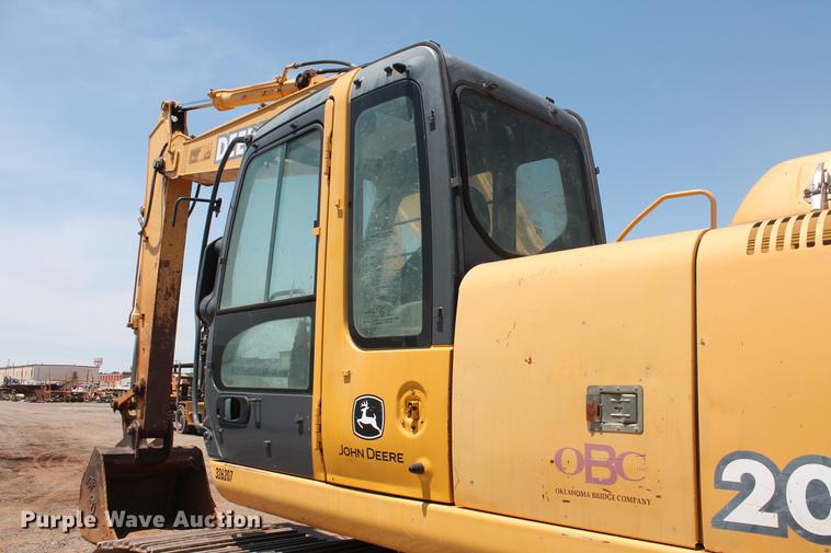image for item DD4955 2005 John Deere 200C LC excavator