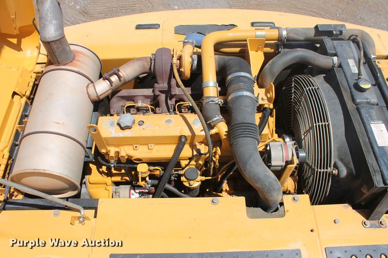 image for item DD4955 2005 John Deere 200C LC excavator