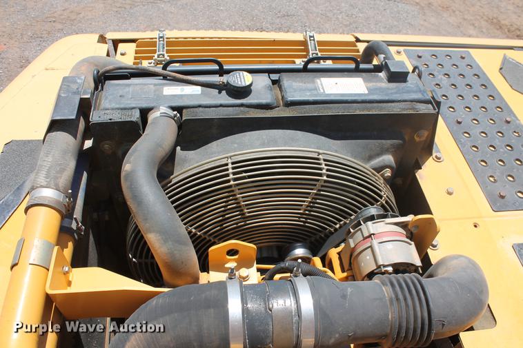 image for item DD4955 2005 John Deere 200C LC excavator