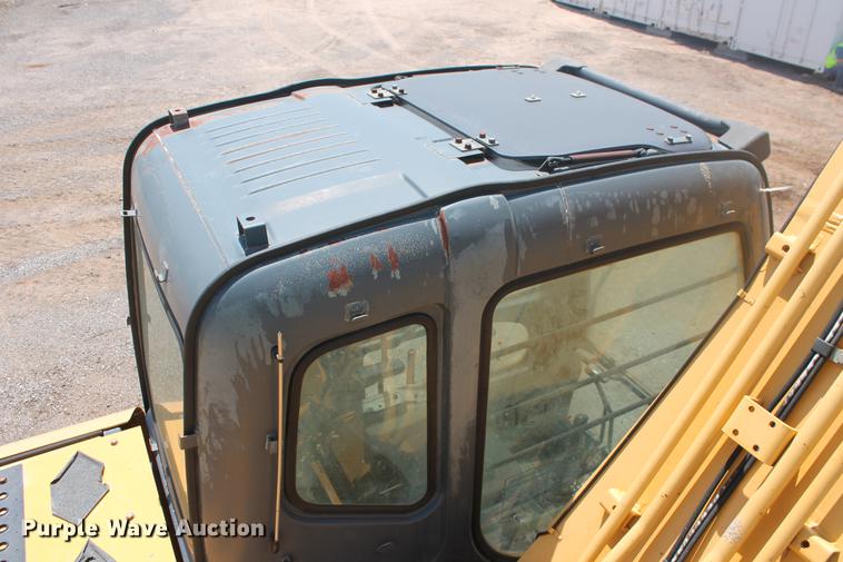 image for item DD4955 2005 John Deere 200C LC excavator