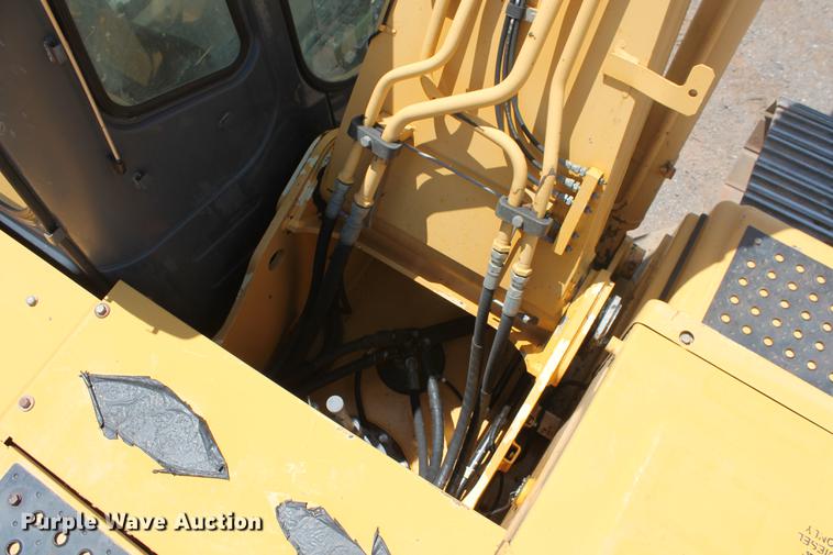 image for item DD4955 2005 John Deere 200C LC excavator