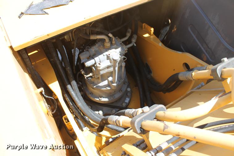 image for item DD4955 2005 John Deere 200C LC excavator