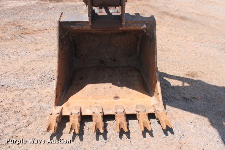 image for item DD4955 2005 John Deere 200C LC excavator