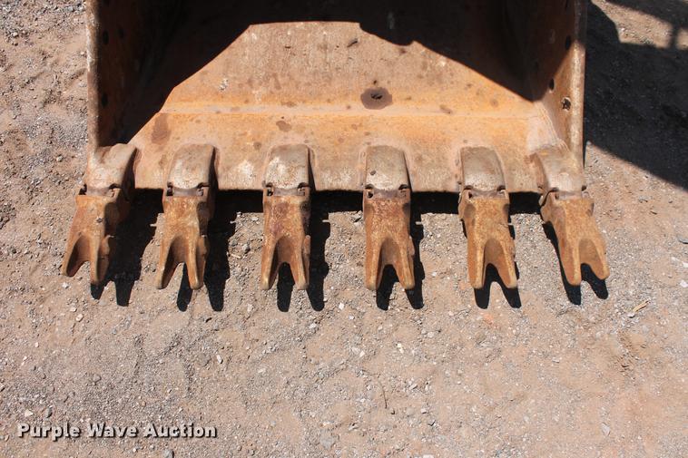 image for item DD4955 2005 John Deere 200C LC excavator