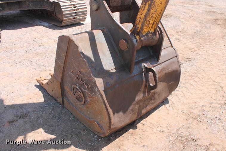 image for item DD4955 2005 John Deere 200C LC excavator
