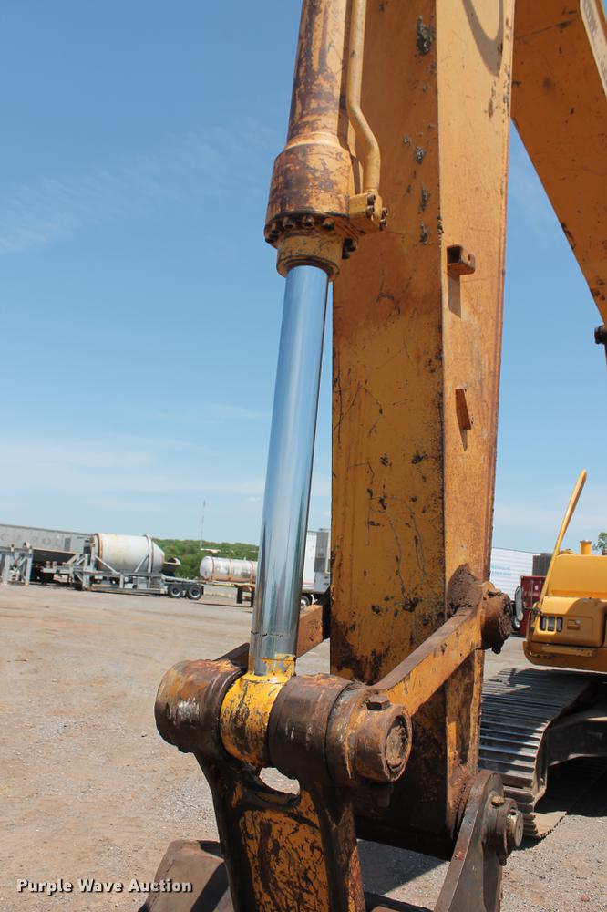 image for item DD4955 2005 John Deere 200C LC excavator