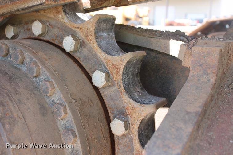 image for item DD4955 2005 John Deere 200C LC excavator