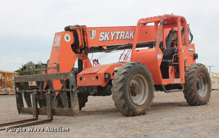 image for item DD4956 2004 Sky Trak 6042 telehandler