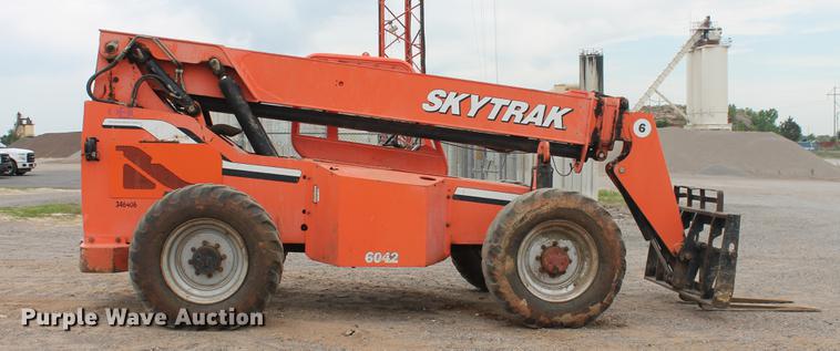 image for item DD4956 2004 Sky Trak 6042 telehandler