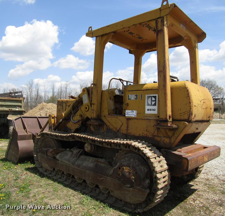 image for item DD7442 Caterpillar 951C track loader