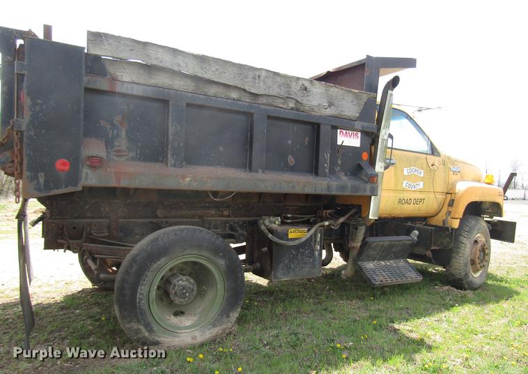 image for item DD7443 1993 GMC TopKick dump truck