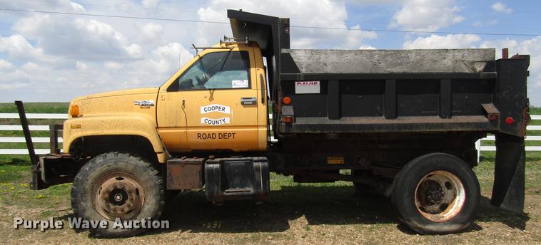 image for item DD7443 1993 GMC TopKick dump truck