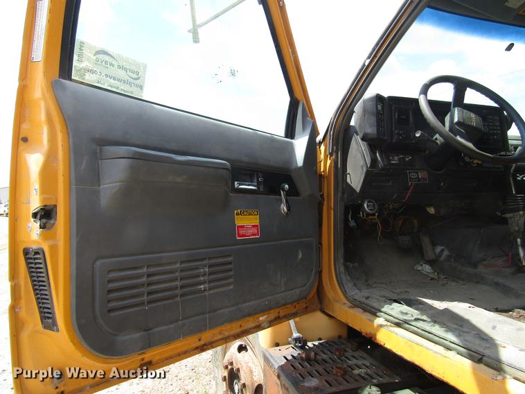 image for item DD7443 1993 GMC TopKick dump truck