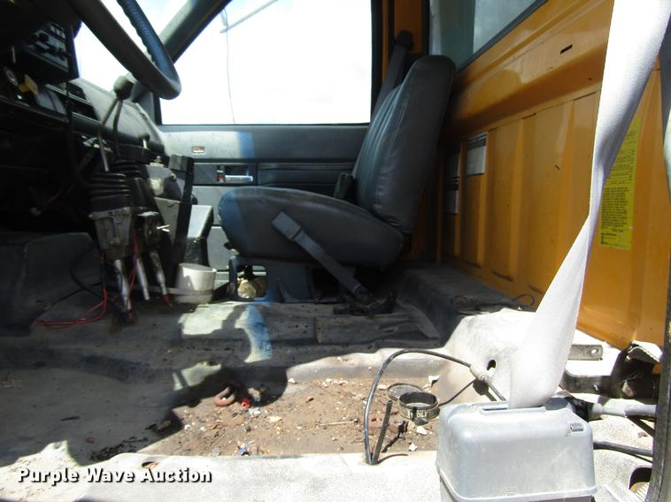 image for item DD7443 1993 GMC TopKick dump truck