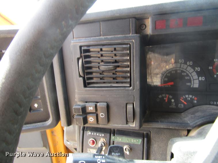 image for item DD7443 1993 GMC TopKick dump truck