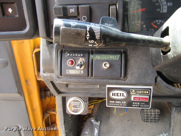 image for item DD7443 1993 GMC TopKick dump truck