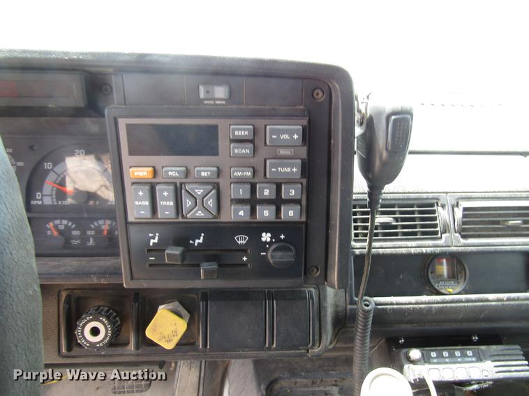 image for item DD7443 1993 GMC TopKick dump truck