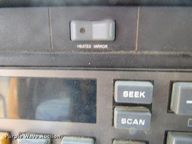 image for item DD7443 1993 GMC TopKick dump truck