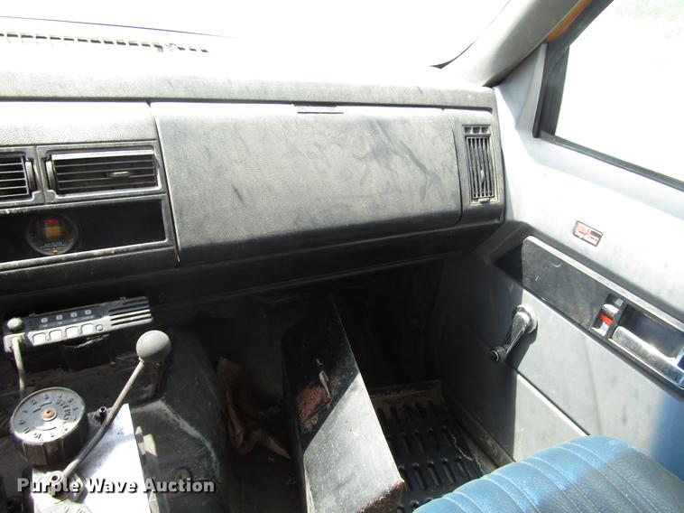 image for item DD7443 1993 GMC TopKick dump truck