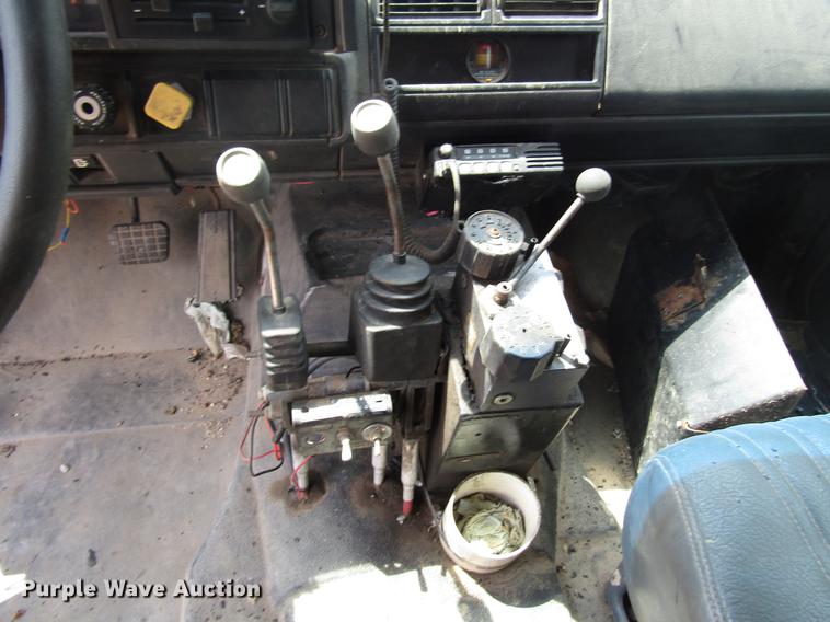 image for item DD7443 1993 GMC TopKick dump truck