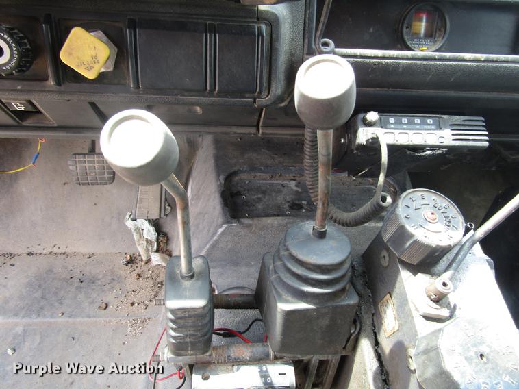 image for item DD7443 1993 GMC TopKick dump truck