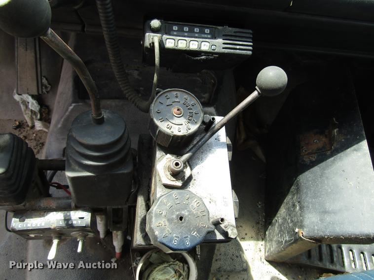 image for item DD7443 1993 GMC TopKick dump truck