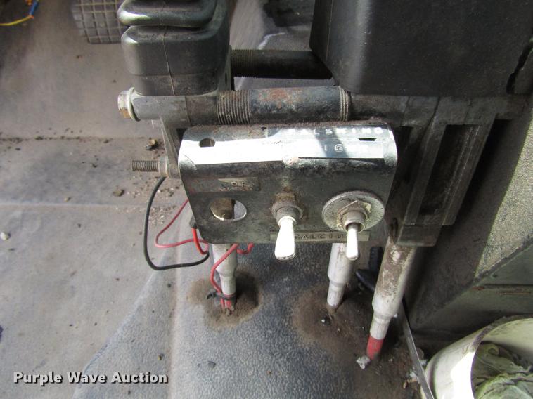 image for item DD7443 1993 GMC TopKick dump truck