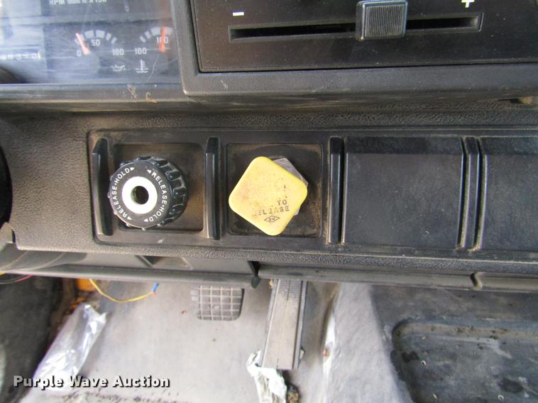 image for item DD7443 1993 GMC TopKick dump truck