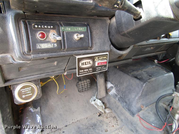 image for item DD7443 1993 GMC TopKick dump truck