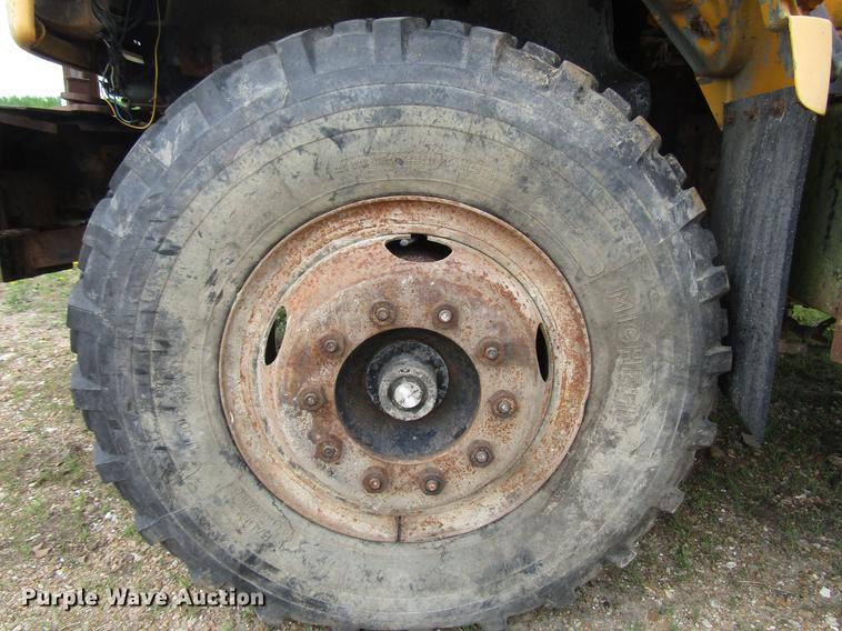 image for item DD7443 1993 GMC TopKick dump truck