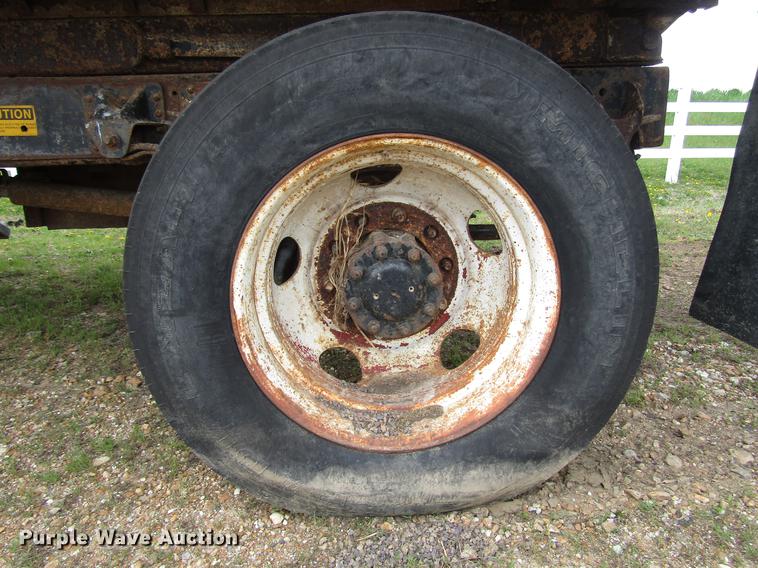 image for item DD7443 1993 GMC TopKick dump truck