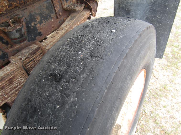 image for item DD7443 1993 GMC TopKick dump truck