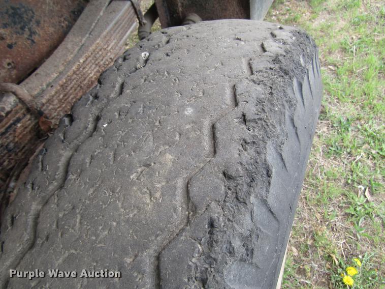 image for item DD7443 1993 GMC TopKick dump truck