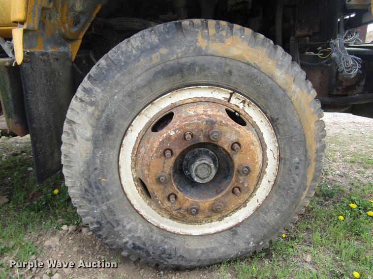 image for item DD7443 1993 GMC TopKick dump truck