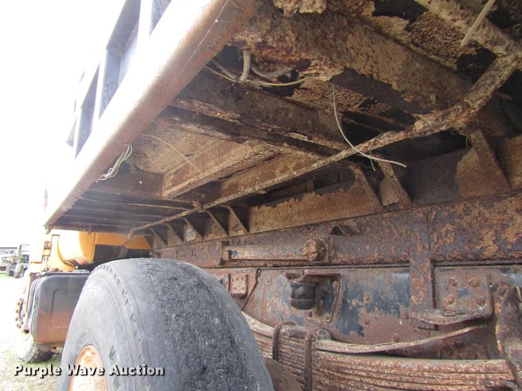 image for item DD7443 1993 GMC TopKick dump truck