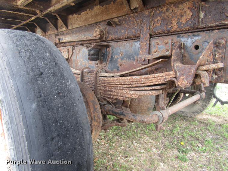 image for item DD7443 1993 GMC TopKick dump truck