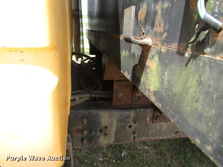 image for item DD7443 1993 GMC TopKick dump truck