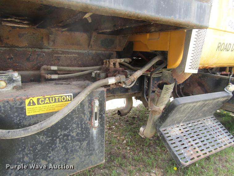 image for item DD7443 1993 GMC TopKick dump truck