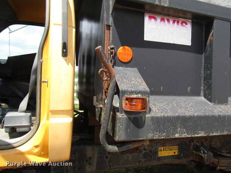 image for item DD7443 1993 GMC TopKick dump truck