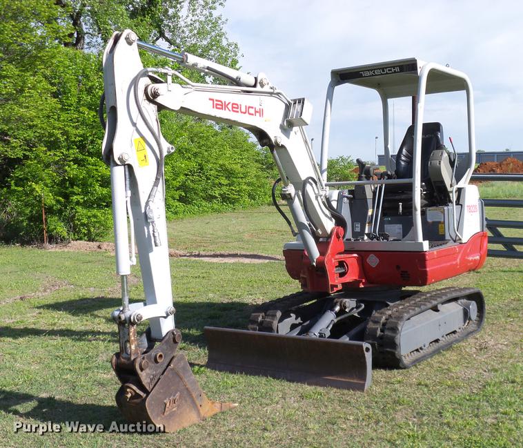 image for item DD8172 2013 Takeuchi TB228 mini excavator