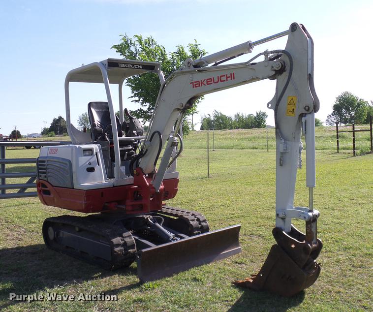 image for item DD8172 2013 Takeuchi TB228 mini excavator