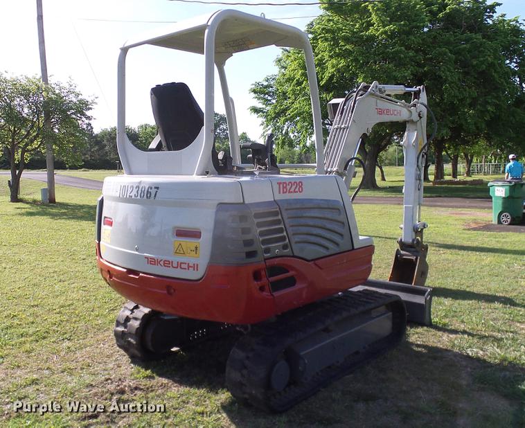image for item DD8172 2013 Takeuchi TB228 mini excavator