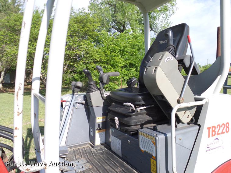 image for item DD8172 2013 Takeuchi TB228 mini excavator